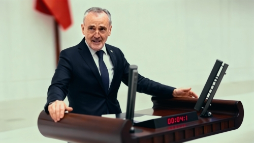 AKALIN: “TÜRKİYE’DE ÇİFTÇİ TRAKTÖRLE SOKAĞA ÇIKAMIYOR, TRAKTÖRÜNÜ SATIYOR”